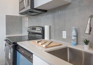 Luxurious, Private Bedroom - Heart of Montreal