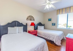 Ocean Breeze Luxury Villas 2C Across The Street From The Ocean! Sleeps 20 guests