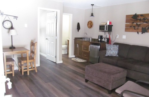 Okanagan-Similkameen Apartment | 1-4 suites avail. $189- 219 per suite. inquire for pricing/availability.