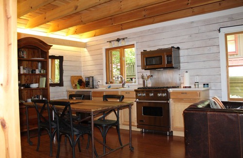 Highlands House | 1.7 miles from town yet it feels like you're in a National Forest (you are)
