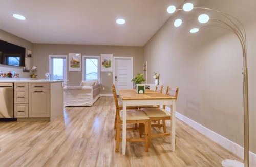 Halifax House | 1 Bed - King size Nature to City Getaway