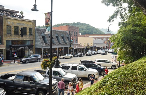 Boone House | 1 bedroom house right on King Street in the heart of downtown Boone