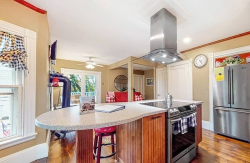 Kennebunkport Apartment | 1 BR plus downtown - walk to Beaches/Eateries