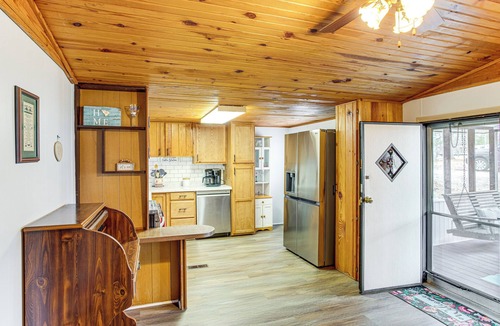 Hollands Landing House | 1 Mi to Lake Murray! Pet-Friendly Extended Getaway