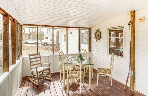 Hollands Landing House | 1 Mi to Lake Murray! Pet-Friendly Extended Getaway