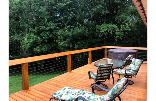 Lansing Cabin | 1 Mile to New River Gorge Bridge and National Park at Canyon Rim, with a Hot Tub