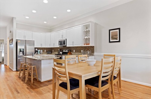 Waters Edge House | 113 Waters Edge - Sunset Haven - Renovated Riverside Townhome - Pool & Fishing Pier