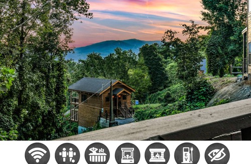 Gatlinburg Cabin | 115 m² Cabin ∙ 2 bedrooms ∙ 6 guests