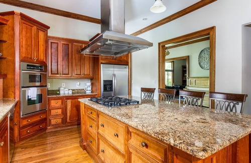 Belmont - Hillsboro House | 12 South Historic Home · 3BR Sleeps 10 · Wisteria