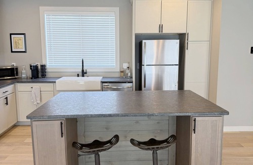 Easley House | 18 Miles to Clemson & 13 Miles to Greenville 2 Bd 2.5 Bath Bourbon Lovers Dream