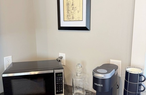 Easley House | 18 Miles to Clemson & 13 Miles to Greenville 2 Bd 2.5 Bath Bourbon Lovers Dream