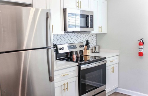 Cottage Line Apartment | 1866 EOV Haven Suite