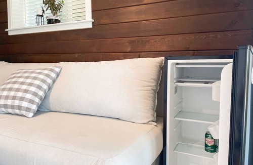 West Vancouver House | 1BR Private Suite · West Vancouver · Landmark View · Prime Location