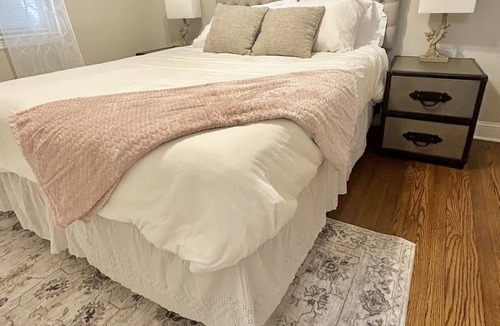 Enderly Park House | 2.3 Miles from Uptown, Comfy Beds, and a Tennis Court across the street!