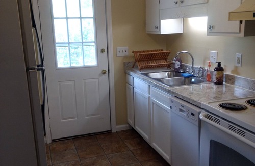 Rosewood Condo | 2 Bdrm Condo w/in 10 min from USC, Downtown Columbia, Ft Jackson, VA hospital
