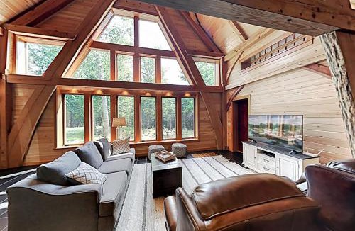 Franklin House | 2 beautifully designed, off-the-grid homes with amazing lakefront views & access