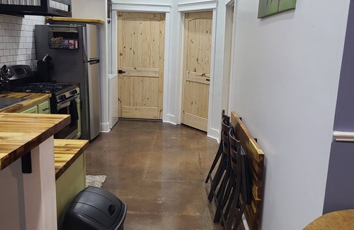 Mccoll Apartment | 2-bedroom apartment in terrific McColl with cool AC