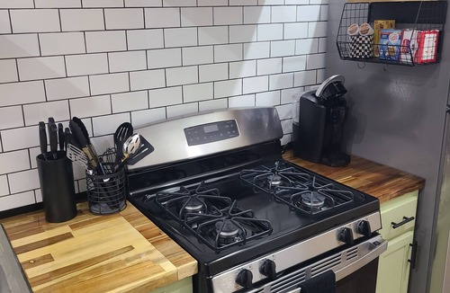 Mccoll Apartment | 2-bedroom apartment in terrific McColl with cool AC
