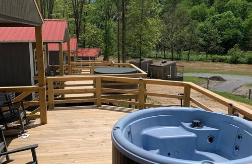 Freeman Cabin | 2-bedroom cabin in near Bluefield, WV, direct connector to Hatfield & McCoy