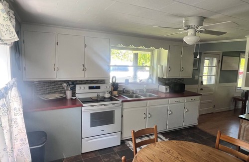 Elkin Cottage | 2 Bedroom Cottage Elkin- Yadkin Valley Farm Stay Near Trout Fishing & Vineyards