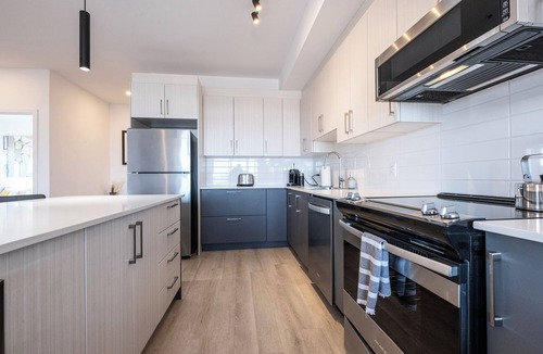 District d'Aylmer Apartment | 2-Bedroom Executive Suite in Old Aylmer | Quiet, Fully Furnished Near Ottawa