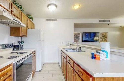 Myrtle Beach Hotel | 2-bedroom hotel in tranquil Myrtle Beach with fitness room and AC