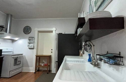 Midtown Apartment | 2-BR 2 BA apartment in quaint Midtown Memphis close to everything with cool AC