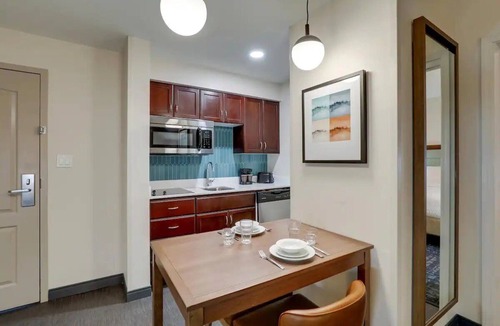 Mount Pleasant Hotel | 2 Convenient Suites Near Charles Pinckney Site – Enjoy Comfort for Families