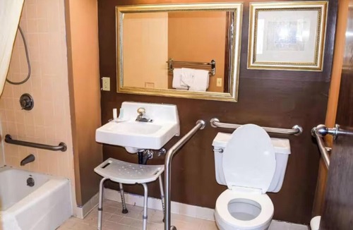 Richburg Hotel | 2 Family-Friendly Queen Rooms Near Shopping + Attractions – Great for Kids