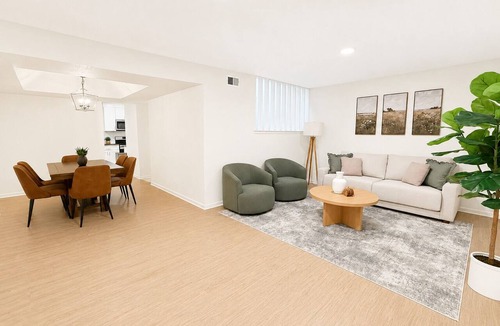 Drayton Apartment | 2 full master suits with 1 king bed and 2 twins!