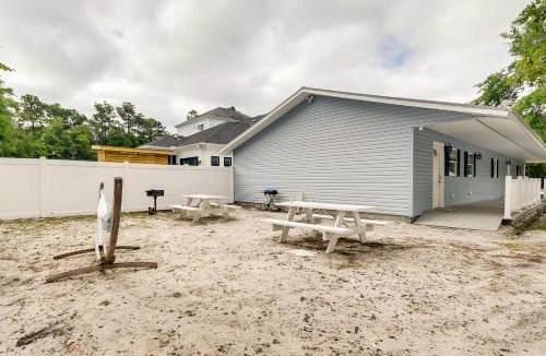 Atlantic Beach House | 2 Mi to Barefoot Landing! 'Bailey's Beach Cottage'