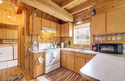 Vesta Cabin | 2 Mi to Blue Ridge Pkwy! Mtn Escape w/Fireplace