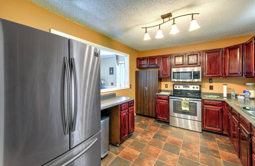 Sparta House | 2 Mi to Blue Ridge Pkwy! Mtn-View Sparta Retreat