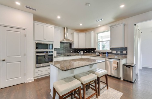 South Belmont House | 2 Mi to Historic Dtwn Belmont: Family Gem w/Patio