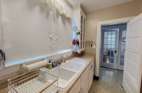 Northeast Virginia Beach Cottage | 20 Yards to the Beach Sleeps 11 5BR/3BA Family Home in Virginia Beach