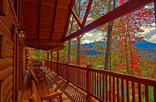 Black Bear Falls Cabin | 2026 Renovated Luxury 5BR 5BA Log Home, Epic Mountain Views, Minutes to Downtown