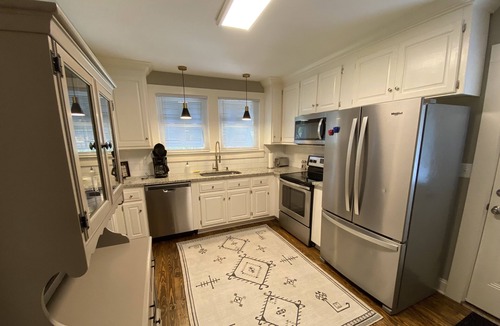 Greenville House | 2BR/1BA Sunny Bungalow 2Mi to Downtown Gvl
