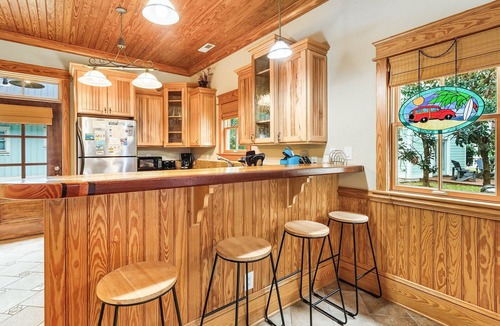 Historic Downtown Manteo House | 2BR coastal cottage w/whirlpool tub & patio