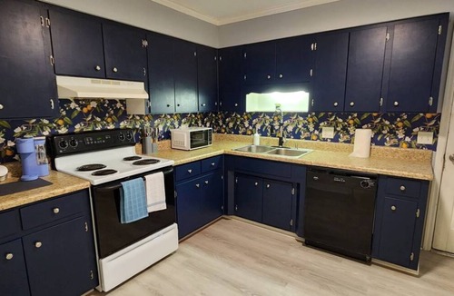 Boiling Springs House | 2BR Near Sherman College, Wi-Fi + Washer/Dryer