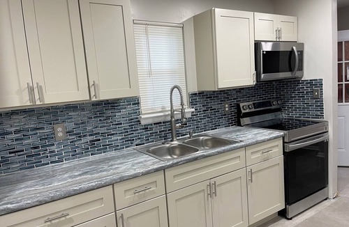 Elon College House | 3-bdr, 2-bath house in beautiful Elon, newly remodeled 1/4 mile from college.