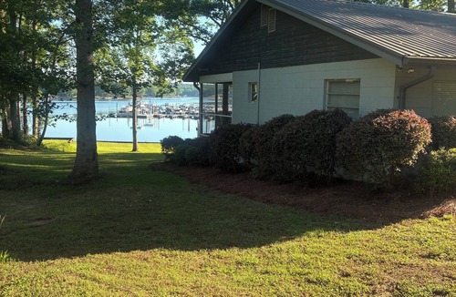 Camden House | 3-bdrm/2bath house on Lake Wateree with cool AC and Private Boat Dock!