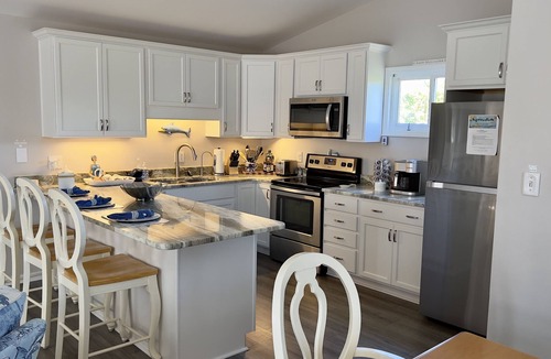Emerald Isle House | 3 Bed/2.5 Bath 1450 sq ft with Large Open Floor Plan, 3 Min Walk to Beach