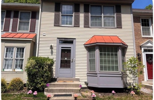 Newington House | 3 Bed 2.5 Bath Fully Furnished Spacious Townhouse Free Parking, basement, deck