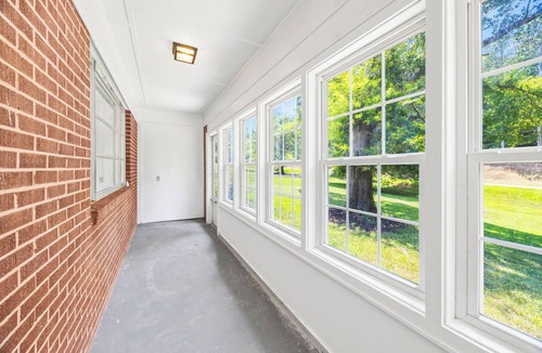 Seneca House | 3 bedroom 2 bath home located minutes from Keowee Mariana, shopping and Clemson