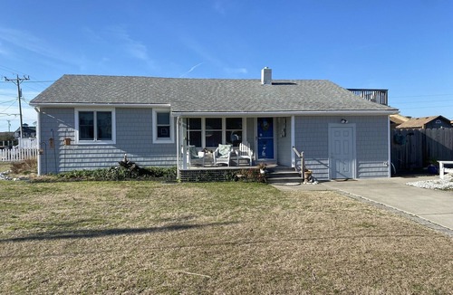 Colington Cottage | 3 Bedroom, 2 full baths. Steps to beach!