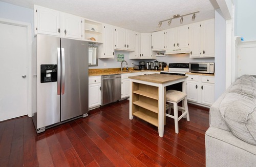 Long Bay Estates House | 3 Bedroom, 2nd Row with a Shared Pool - Beach Bliss