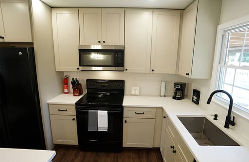 Cary House | 3-bedroom house in Cary, just minutes to downtown! with cool AC and comfort