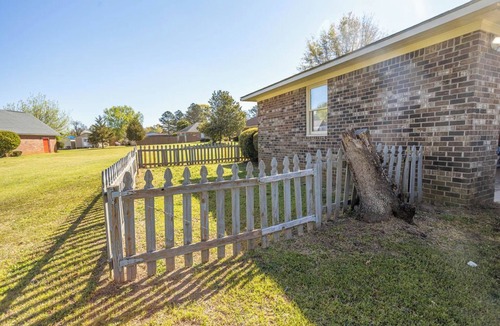 Oakland House | 3-bedroom house in charming Sumter near Shaw AFB with WiFi, AC. Book now