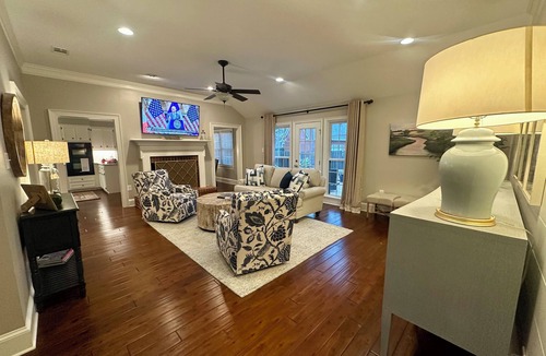 Martinez House | 3-bedroom house in Martinez.3.5 miles from the Masters!