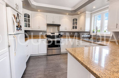 Mercier House | 3-bedroom house in marvelous Mercier with cool AC